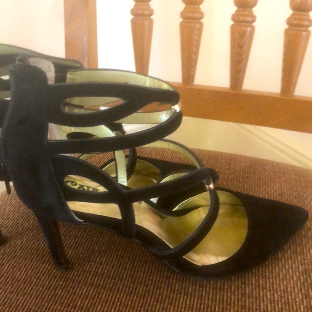 Black suede pointy toe heels